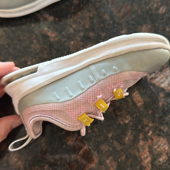 Nike Air Max Axis Kids Shoes - Picture 6 of 11